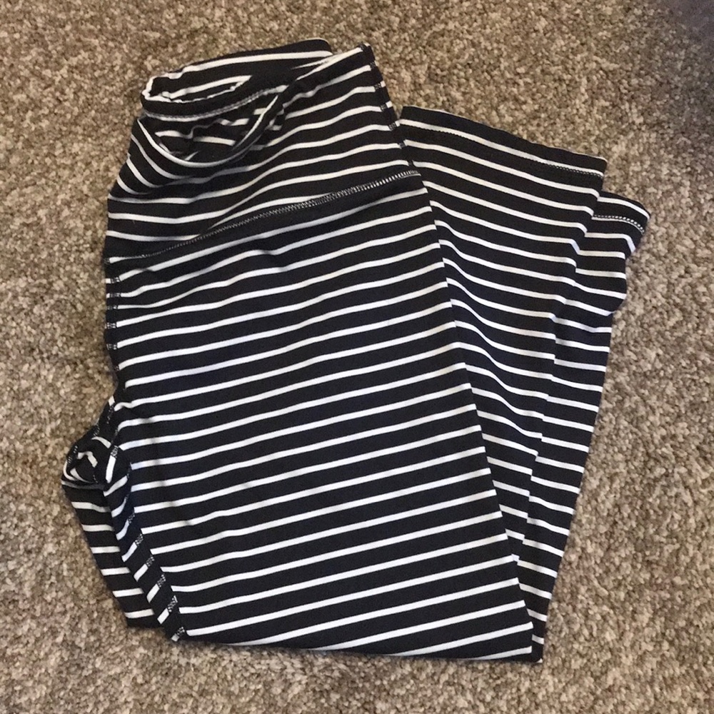 Women’s Small Yoga Pant (Capri)